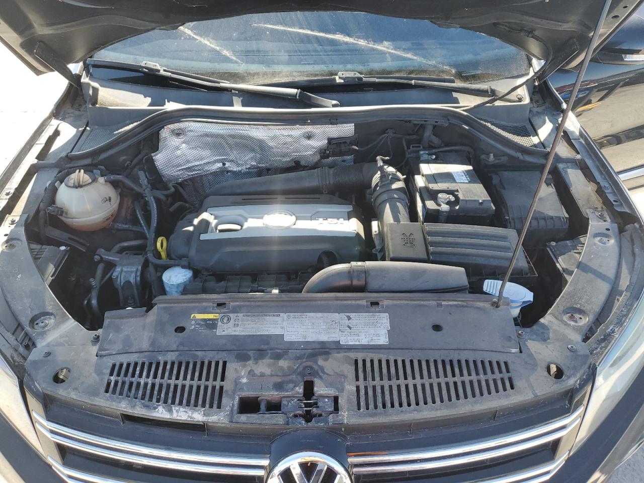 2017 Volkswagen Tiguan Sport VIN: WVGUV7AX8HK010858 Lot: 49477455