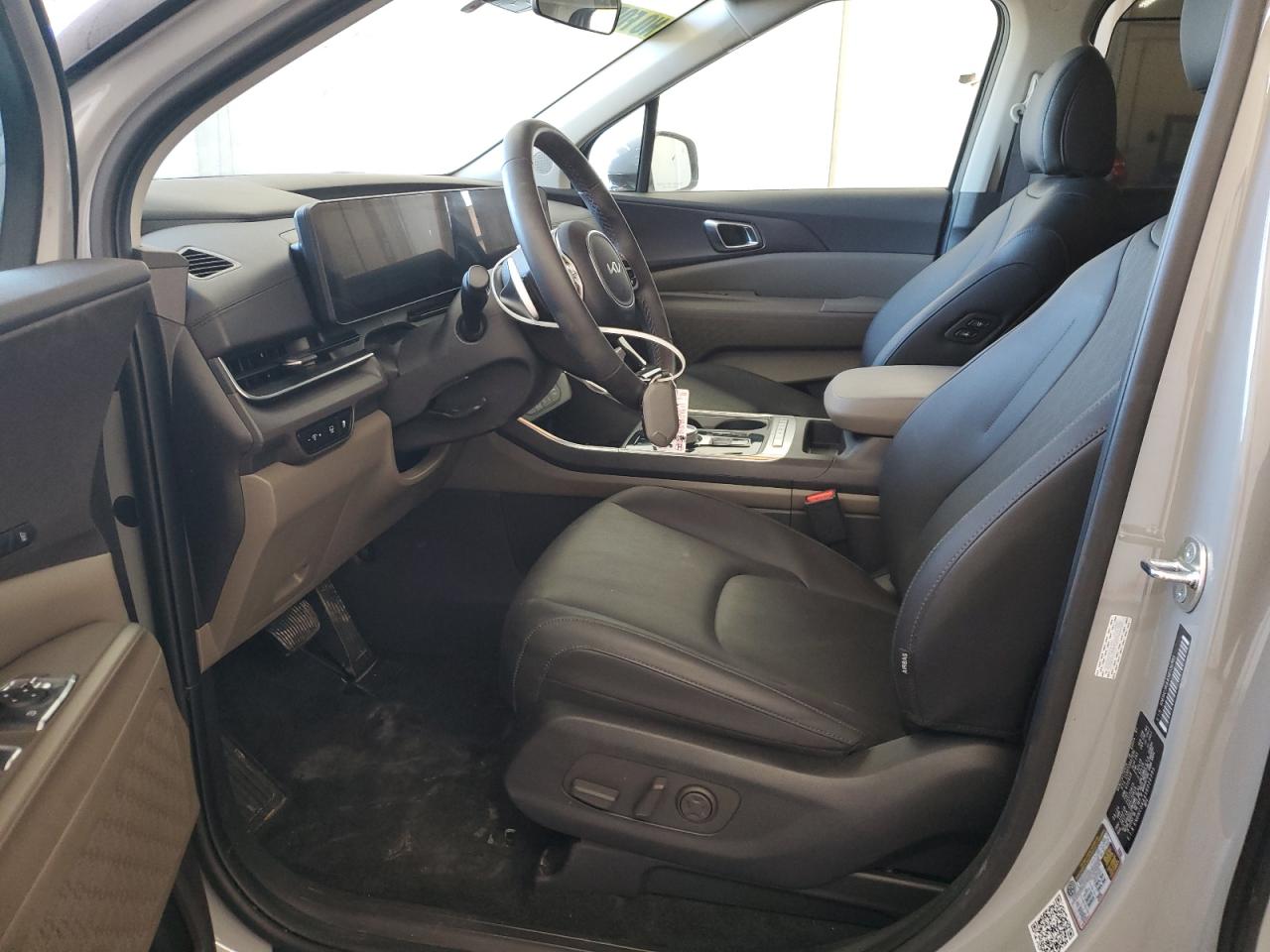 2025 Kia Carnival - Image 7