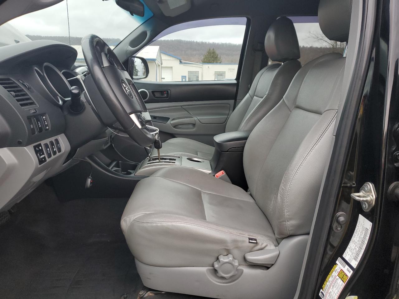 2015 Toyota Tacoma - Image 7