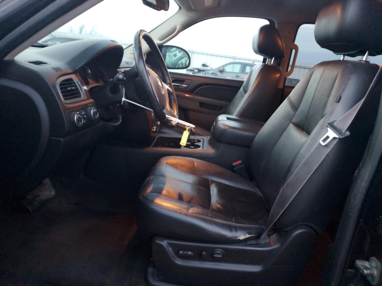 2012 Chevrolet Suburban - Image 7