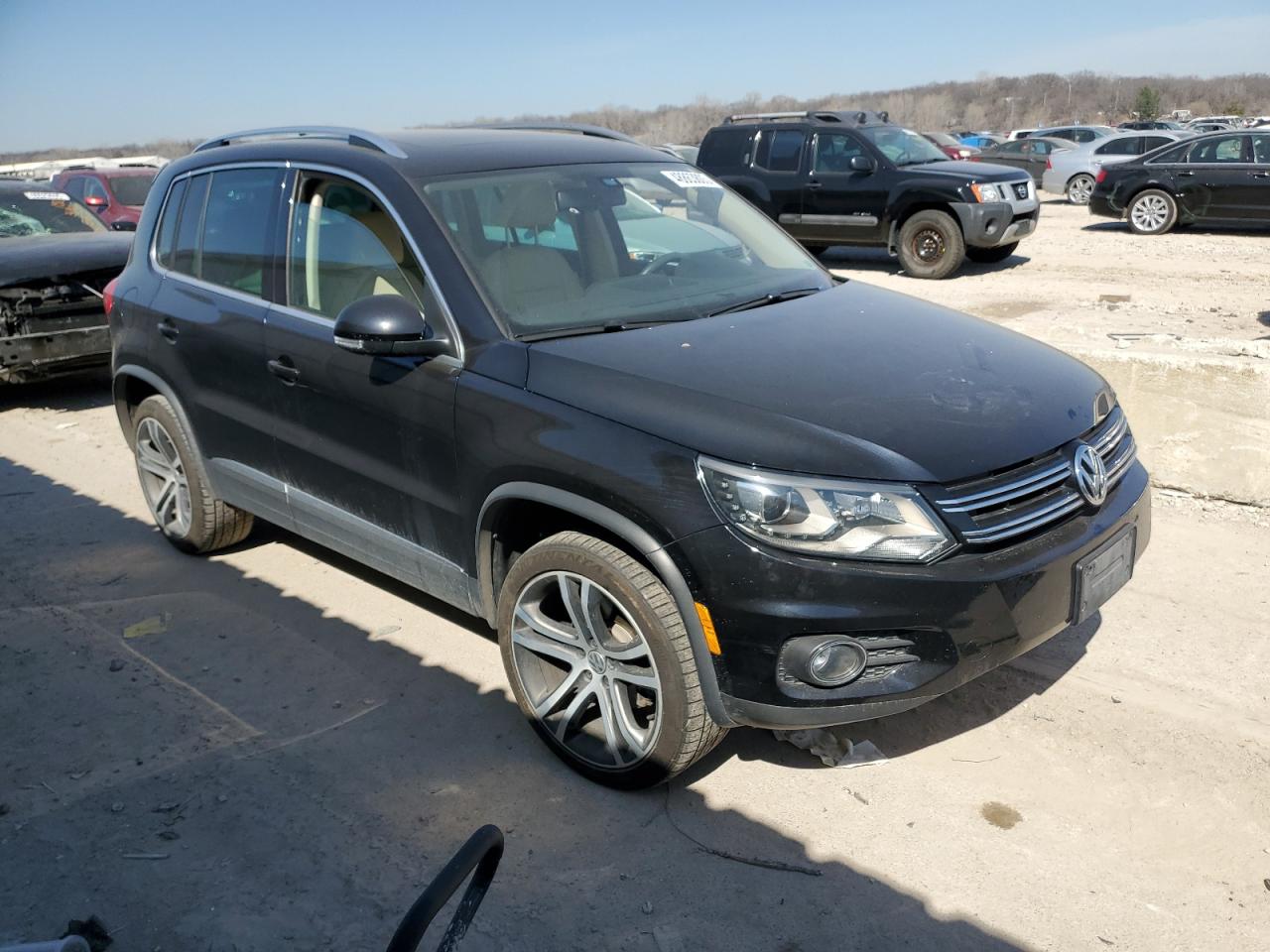 2017 Volkswagen Tiguan - Image 4
