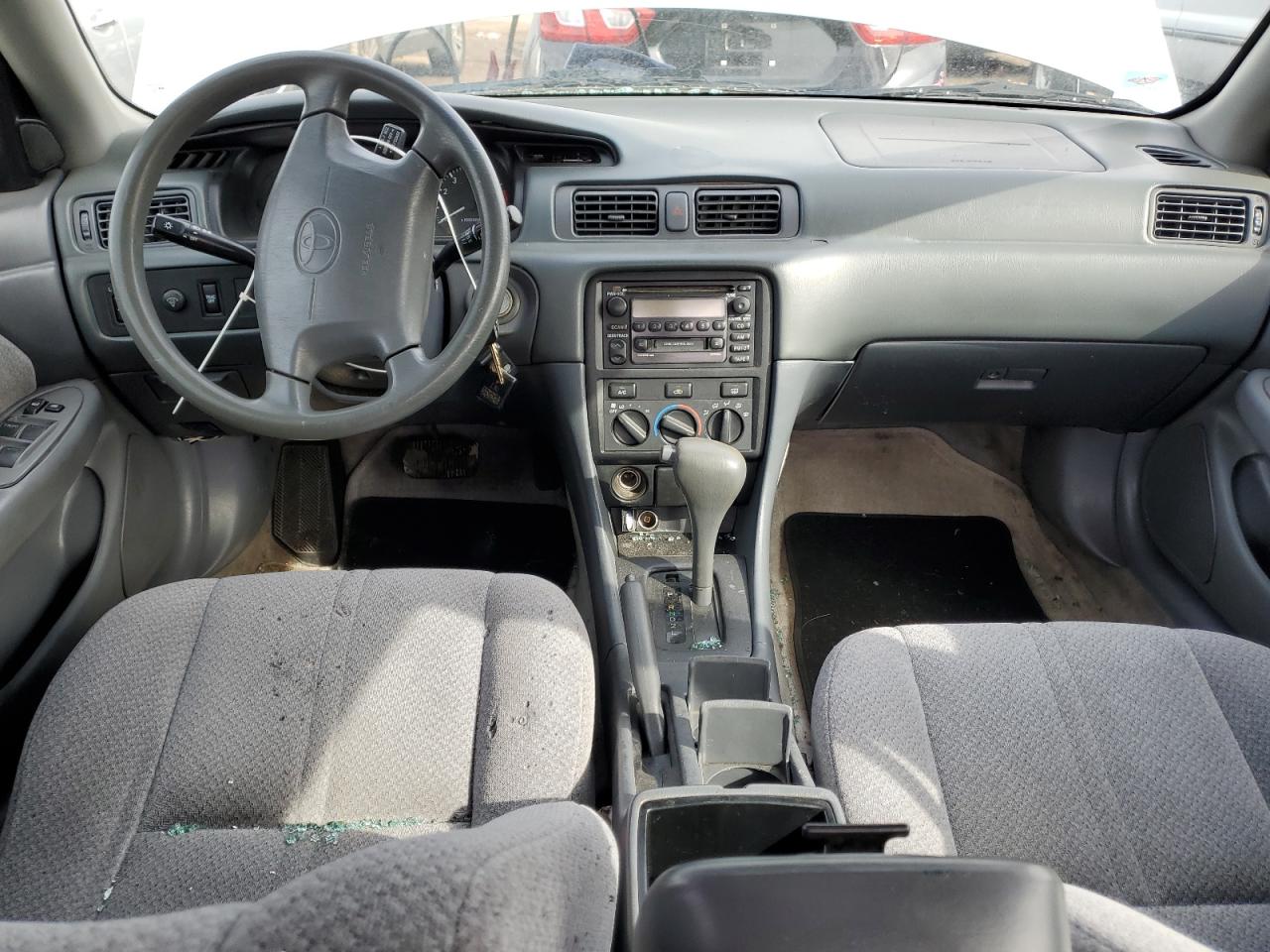 2000 Toyota Camry Le VIN: 4T1BF22K9YU112121 Lot: 49682295