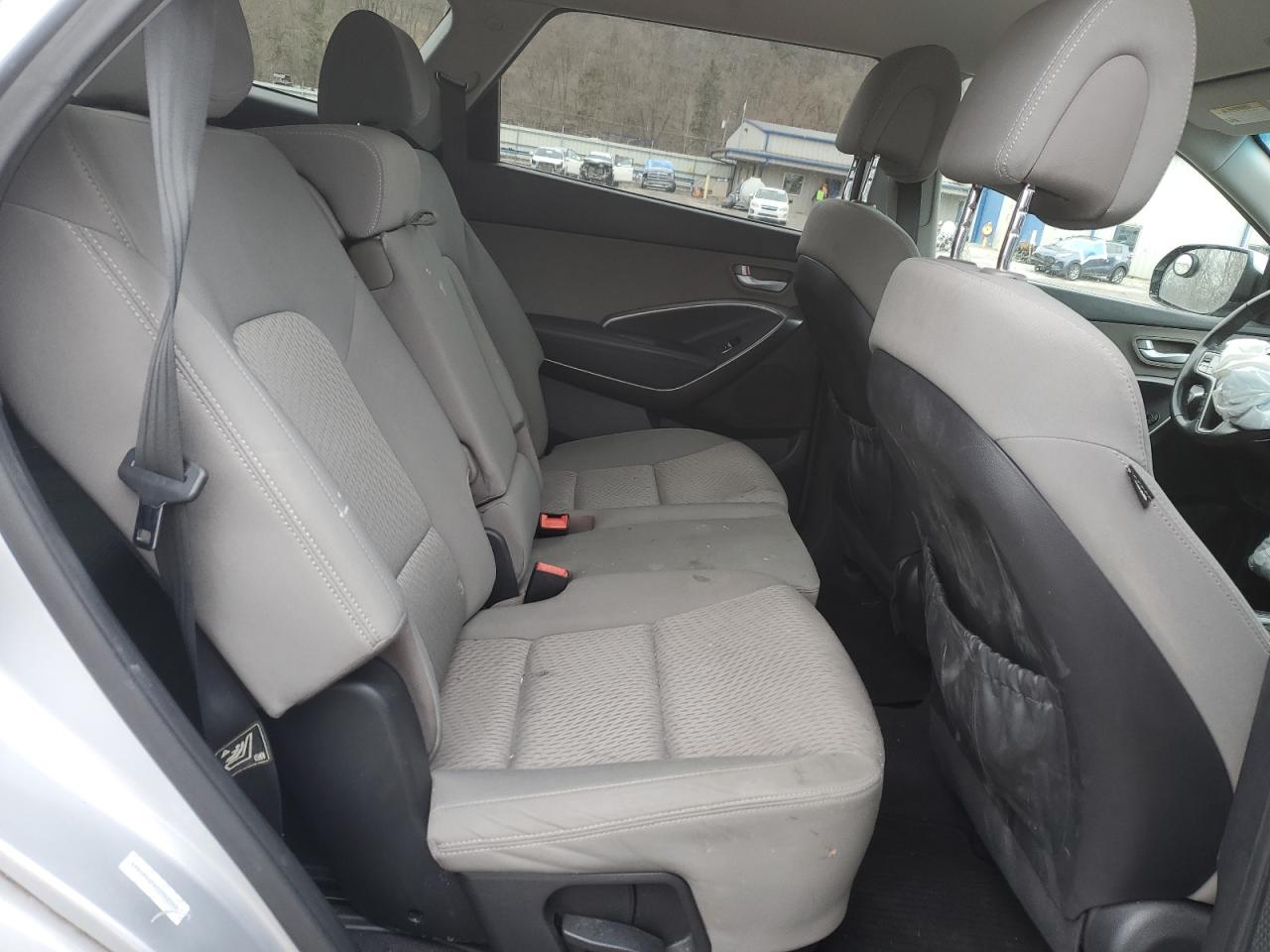 2014 Hyundai Santa Fe - Image 11