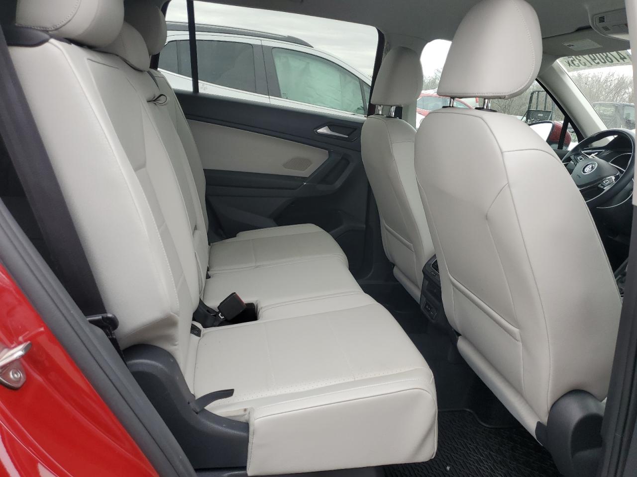 2018 Volkswagen Tiguan - Image 10