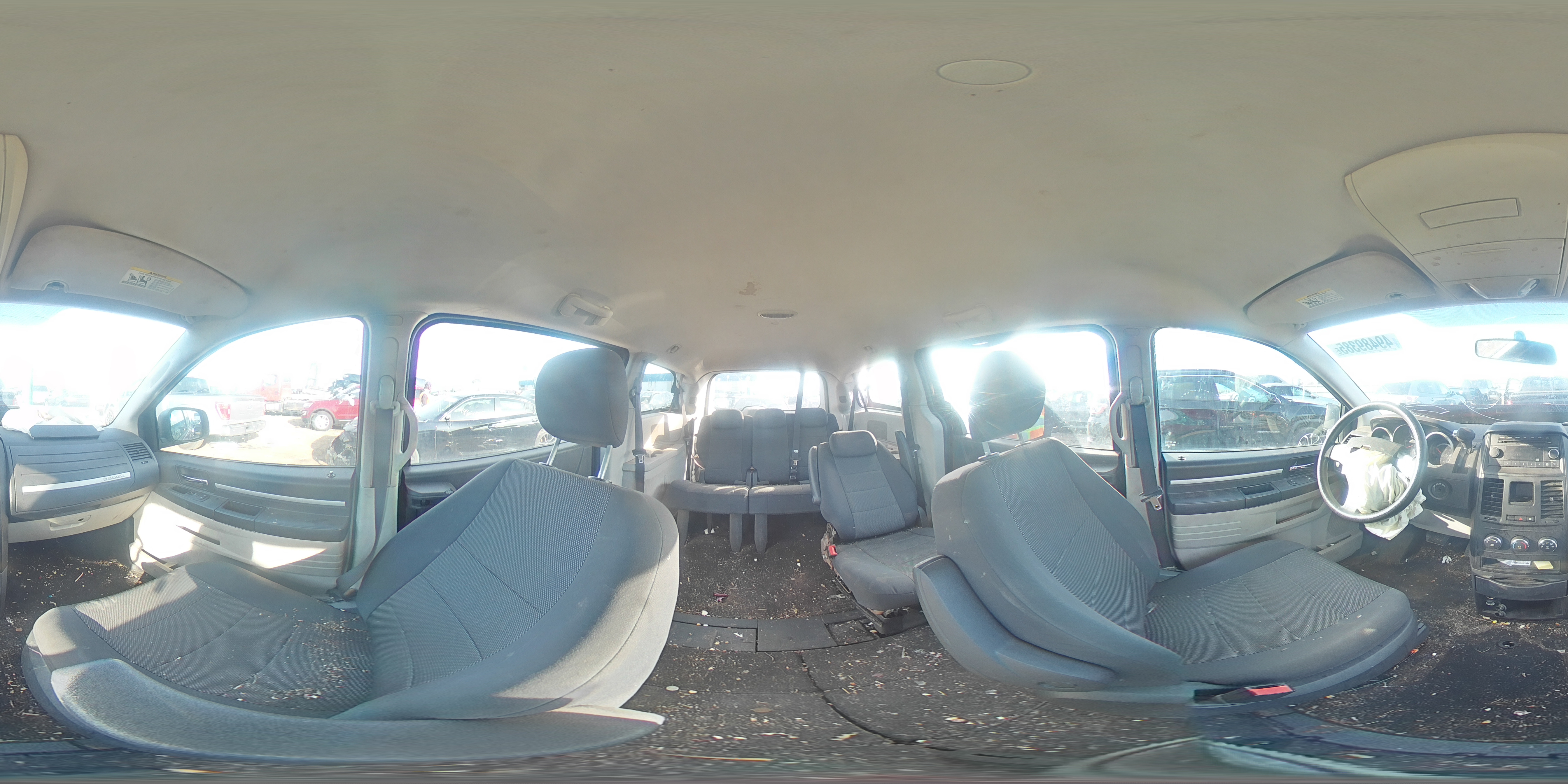 2009 Dodge Caravan - Image 13