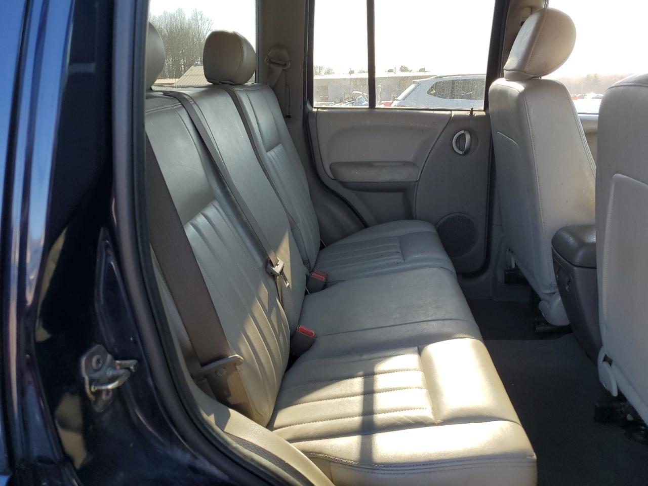 2007 Jeep Liberty (North America) - Image 11