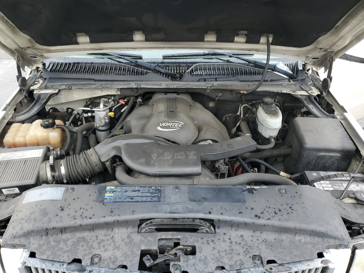 2004 Cadillac Escalade - Image 12