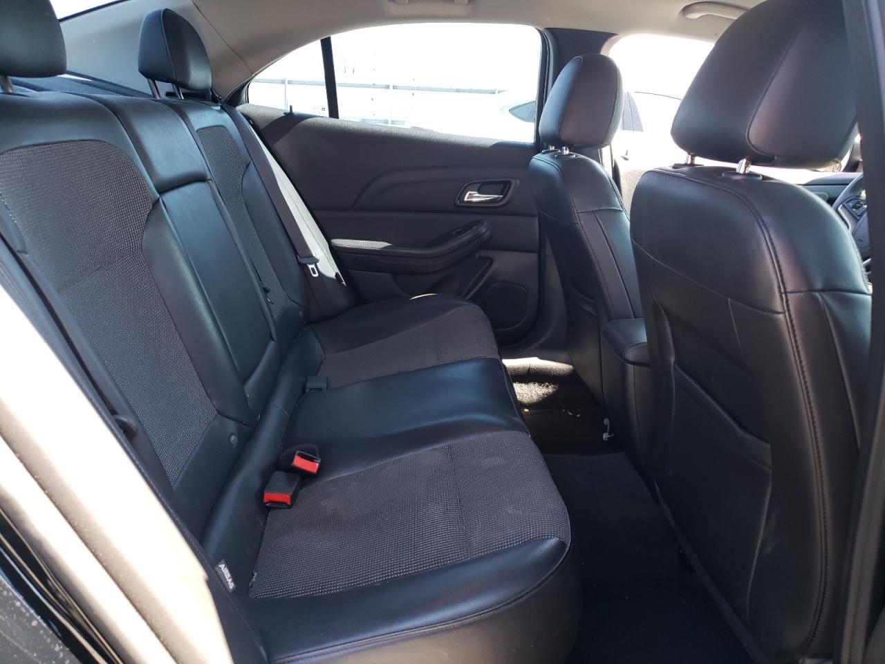 2016 Chevrolet Malibu - Image 10
