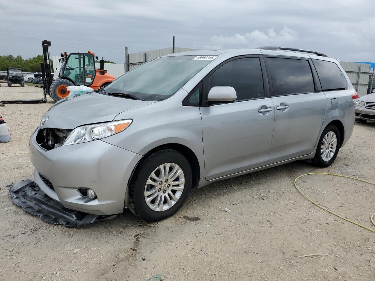 2011 Toyota Sienna - Image 1