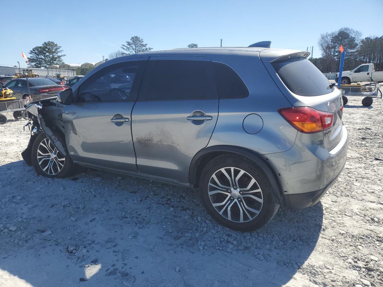 2017 Mitsubishi Outlander - Image 2