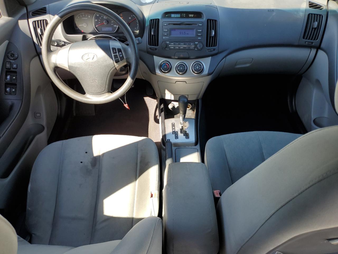 2010 Hyundai Elantra - Image 8