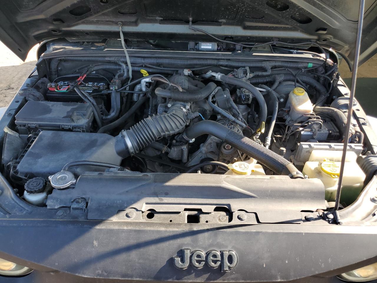 2010 Jeep Wrangler - Image 11