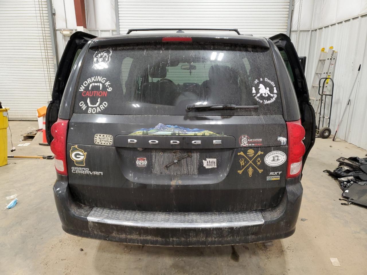 2017 Dodge Caravan - Image 6