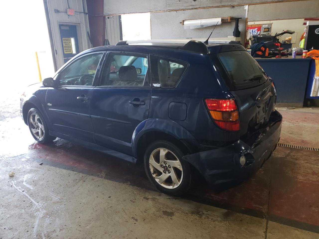 2007 Pontiac Vibe - Image 2