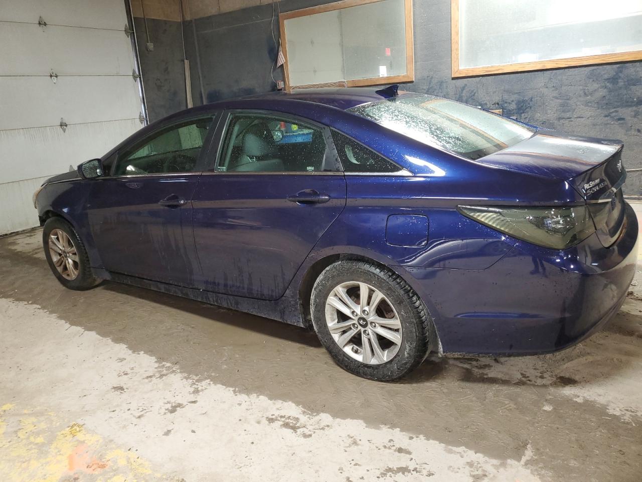 2013 Hyundai Sonata - Image 2
