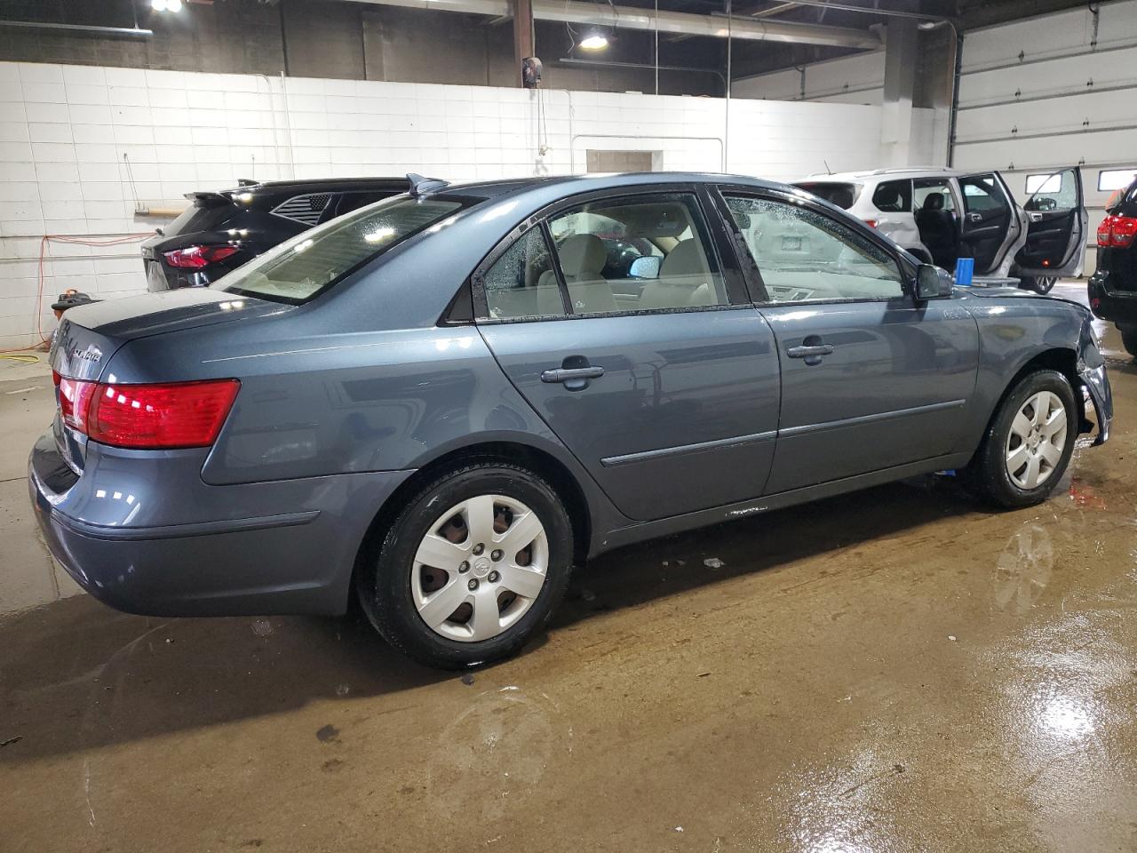 2009 Hyundai Sonata - Image 3