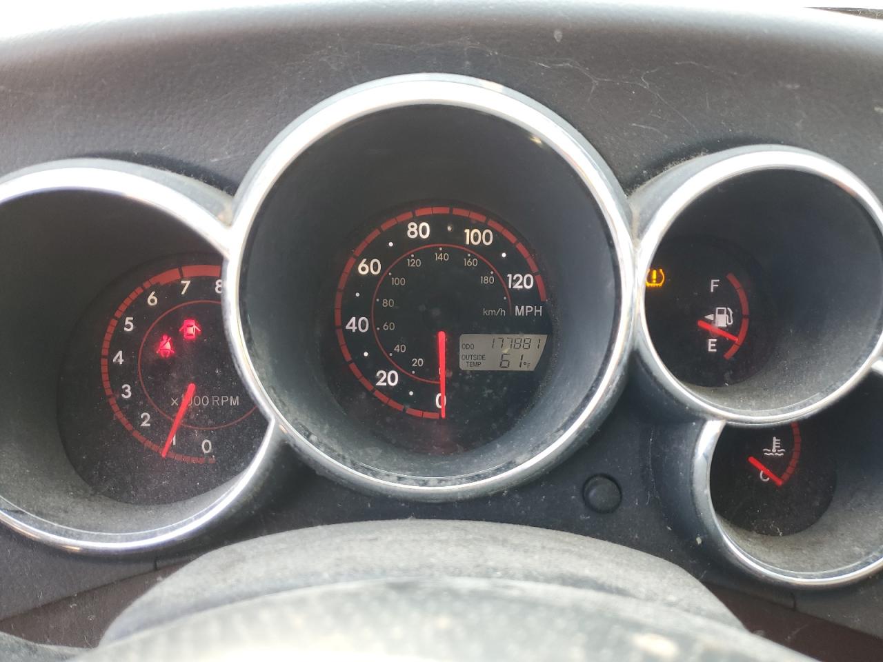 2008 Pontiac Vibe - Image 9