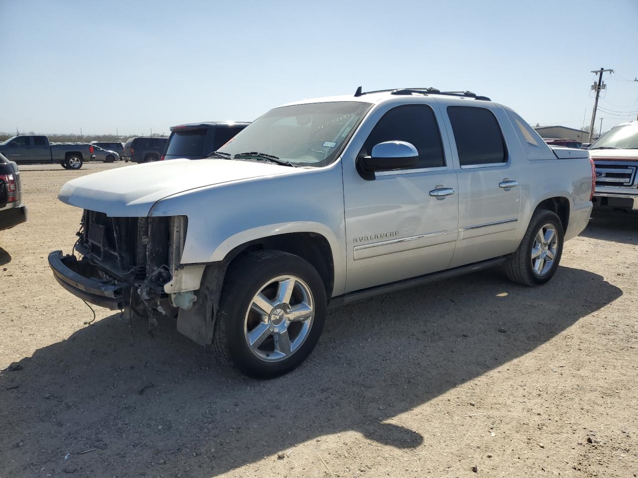 2013 Chevrolet Avalanche Ltz იყიდება San Antonio-ში, TX - Front End
