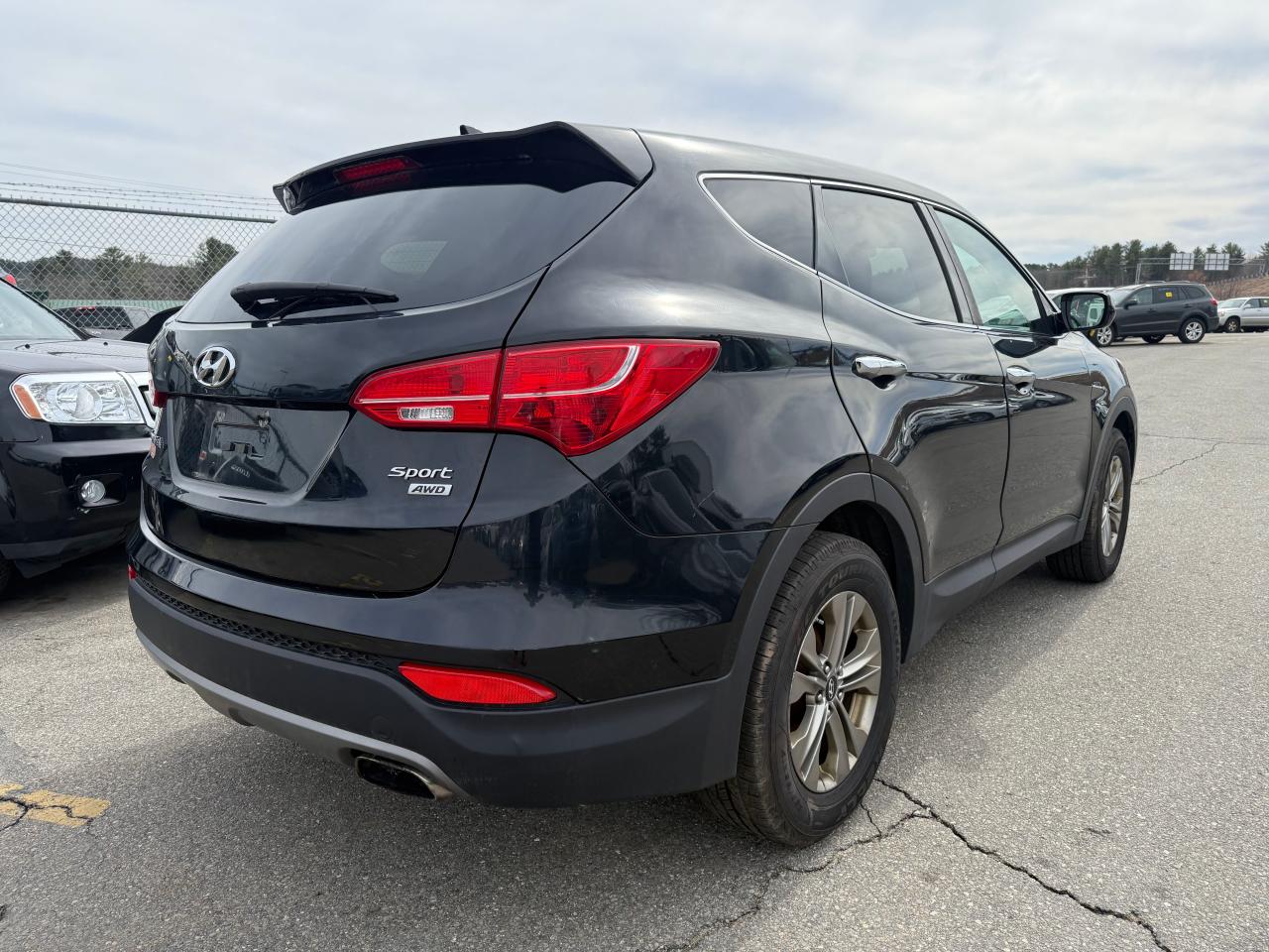 2016 Hyundai Santa Fe - Image 4