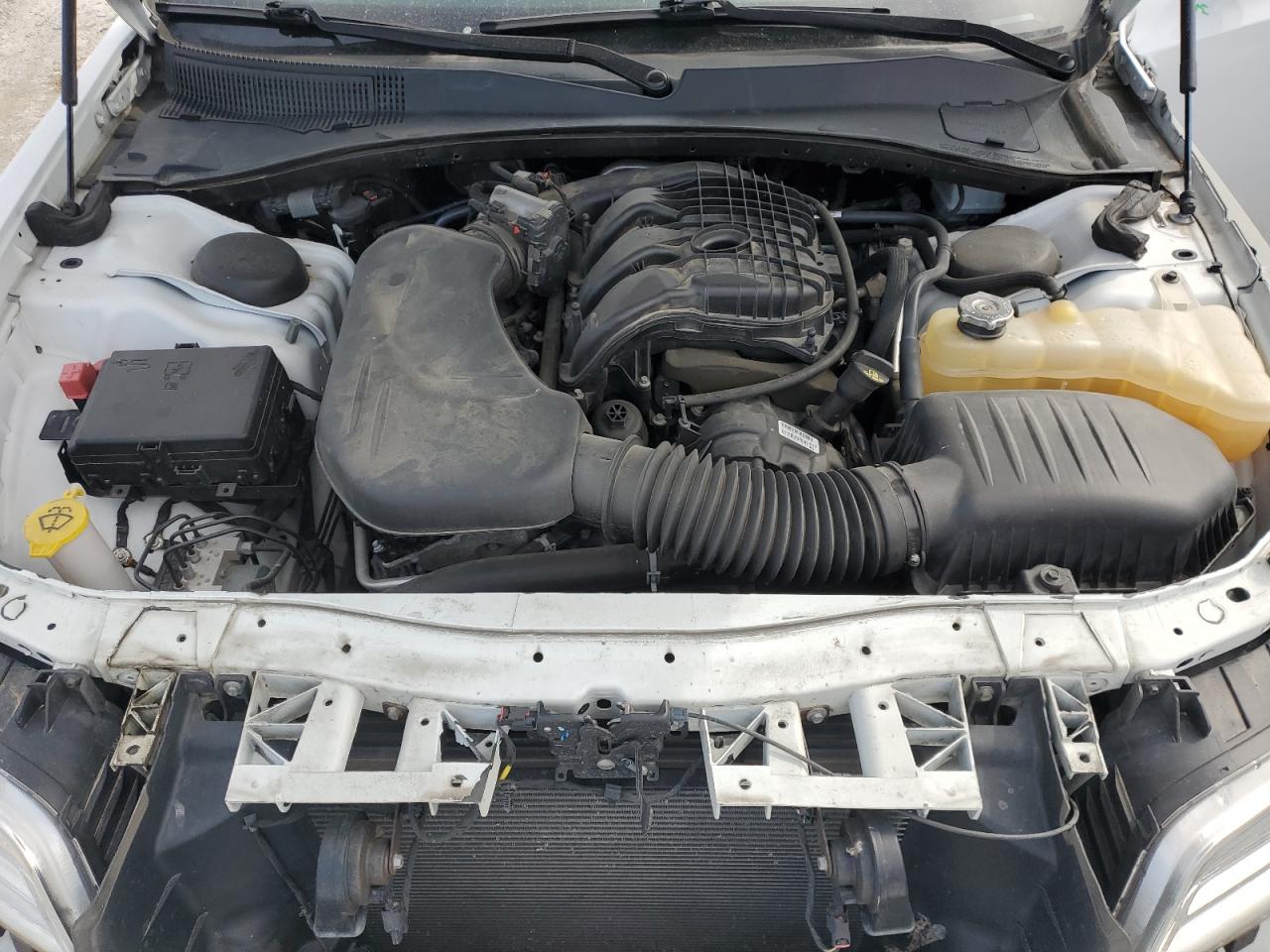 2018 Chrysler 300 - Image 11