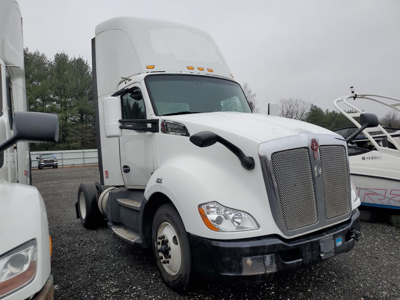2016 Kenworth T680 Semi Truck for Sale in Marlboro, NY - Normal Wear
