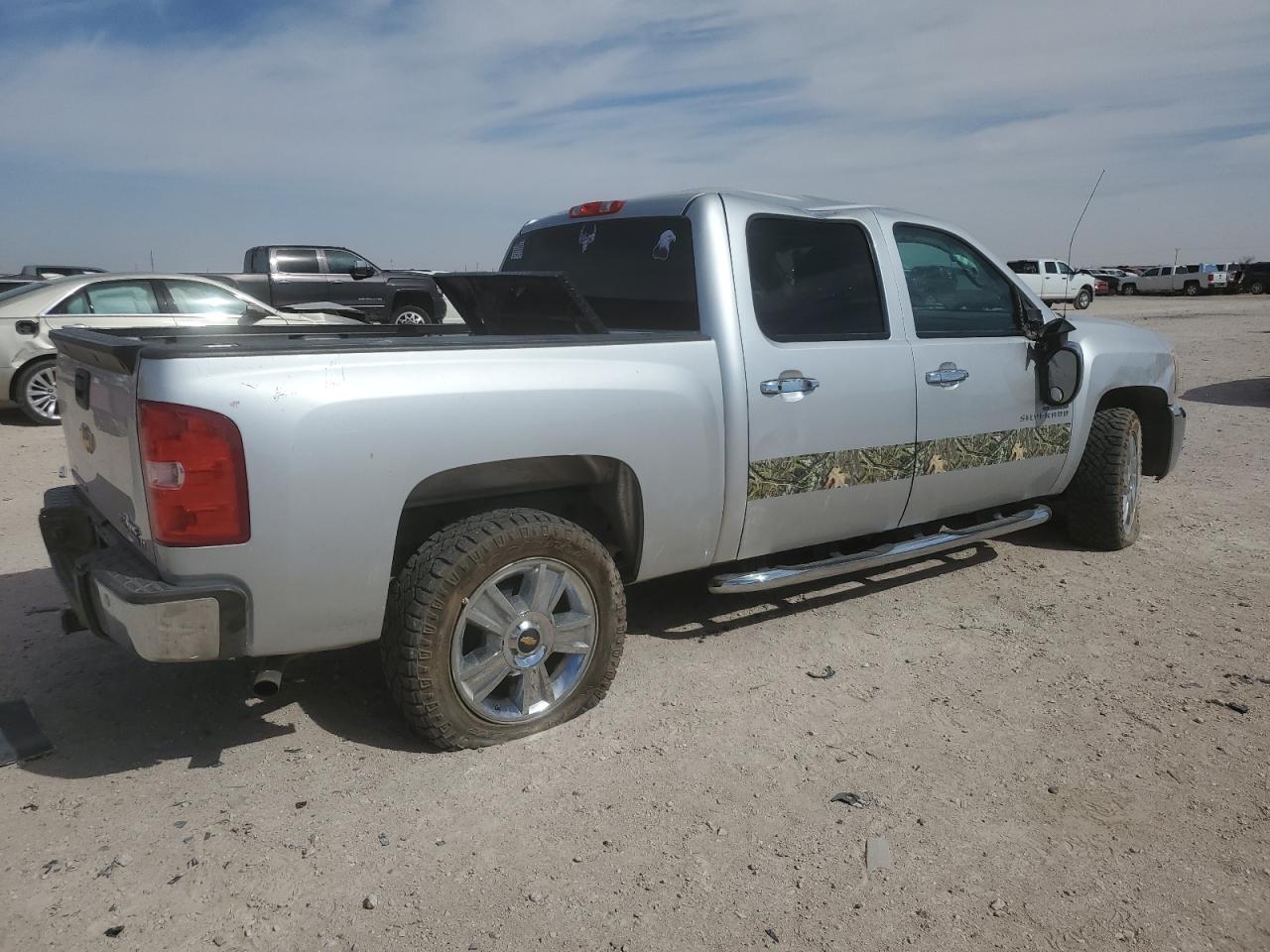 2012 Chevrolet Silverado - Image 3