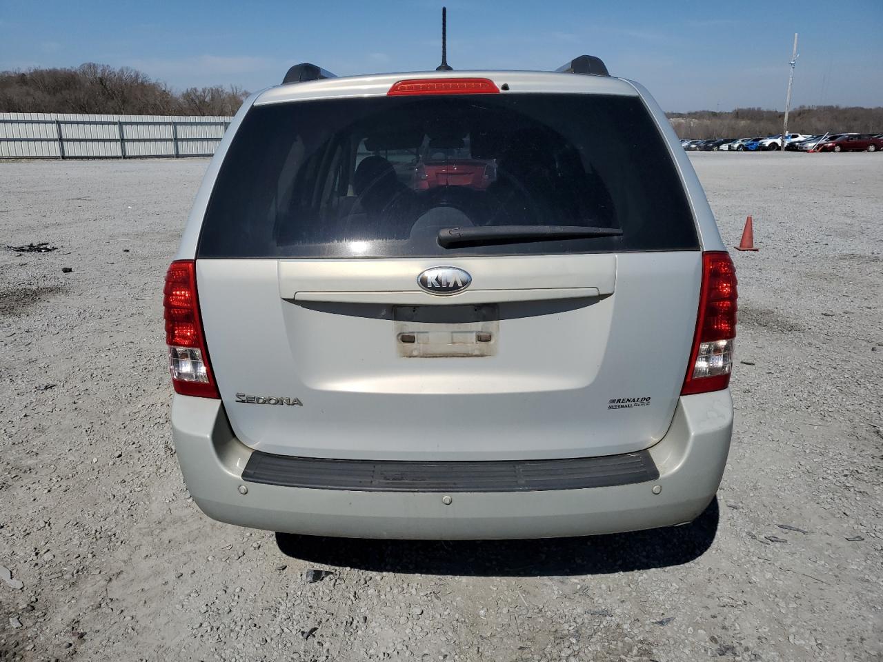 2014 Kia Sedona - Image 6