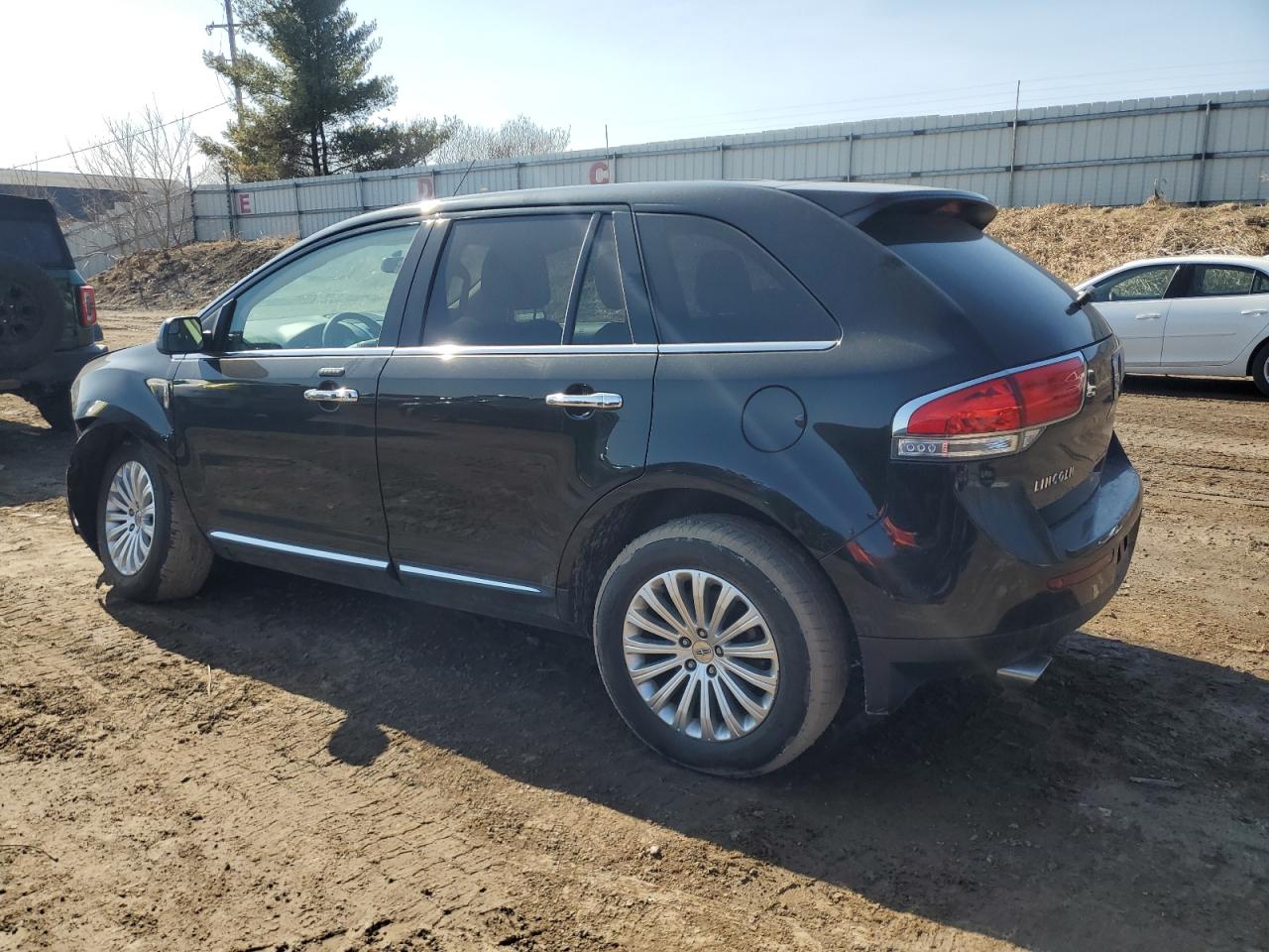 2014 Lincoln MKX - Image 2