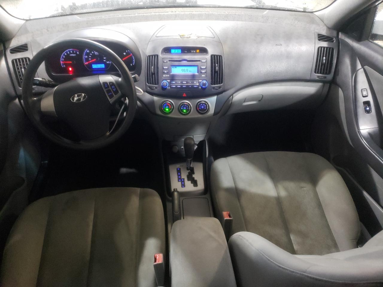 2010 Hyundai Elantra - Image 8