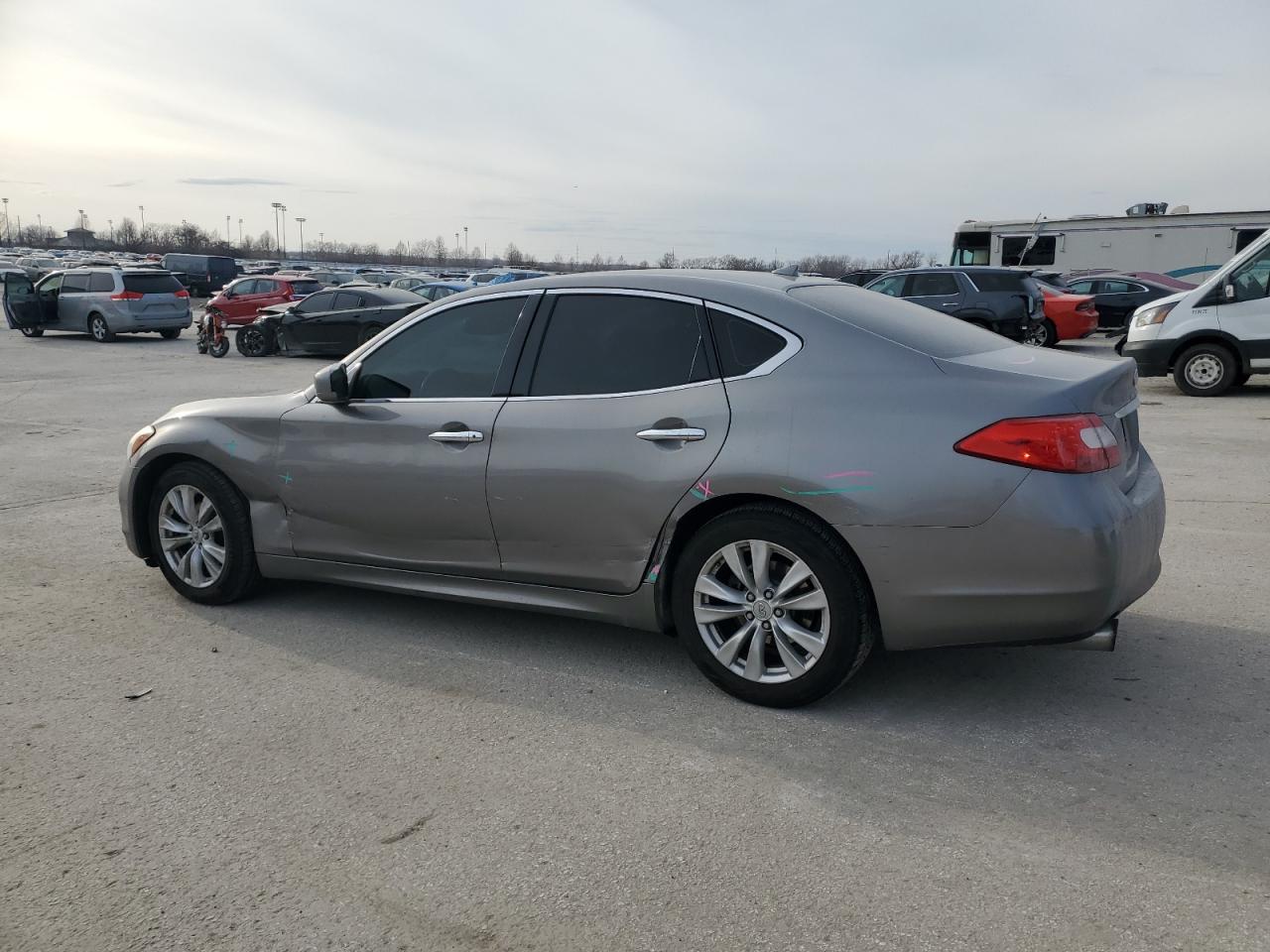 2011 Infiniti M - Image 2