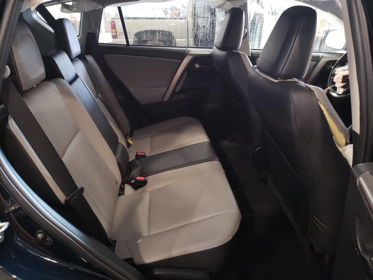 2018 Toyota RAV 4 - Image 11