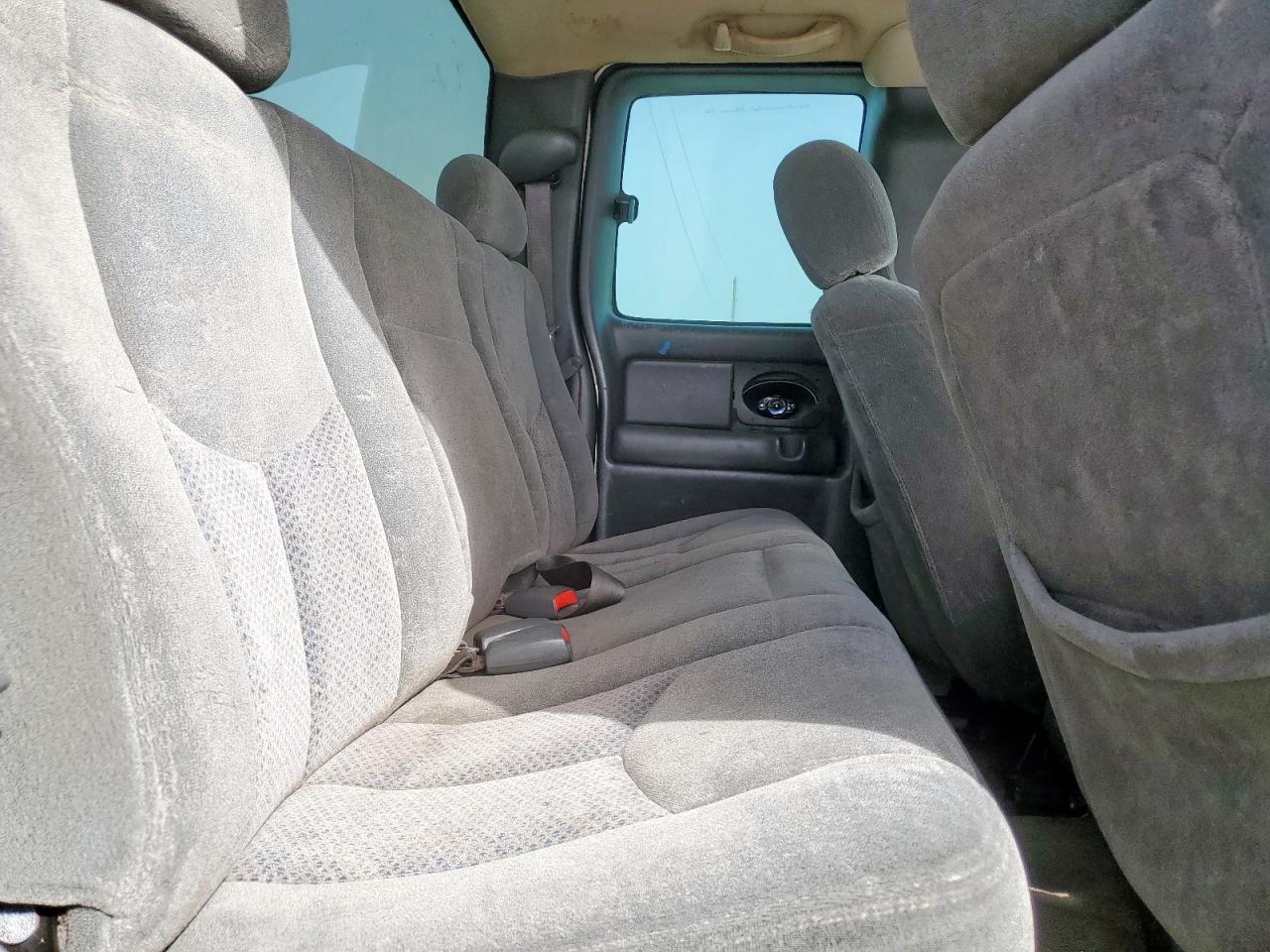 2003 Chevrolet Silverado - Image 10