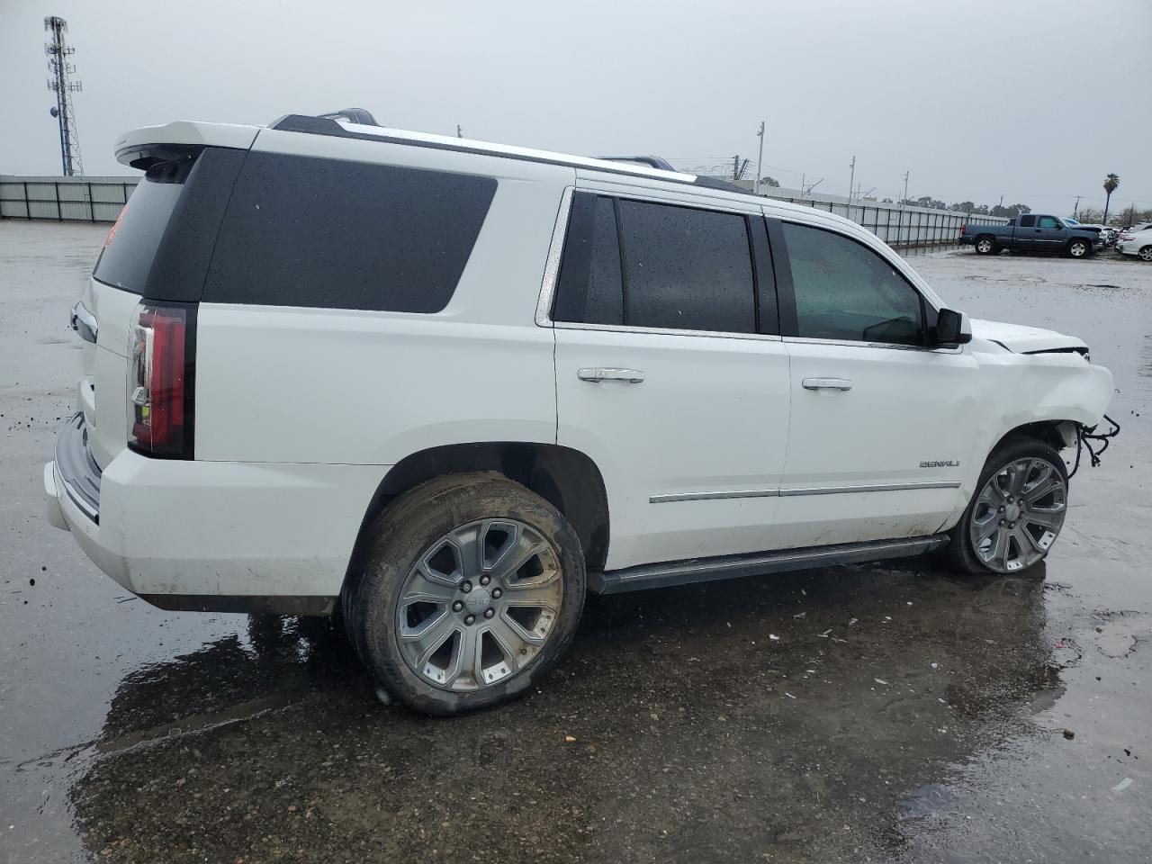 2016 GMC Yukon - Image 3