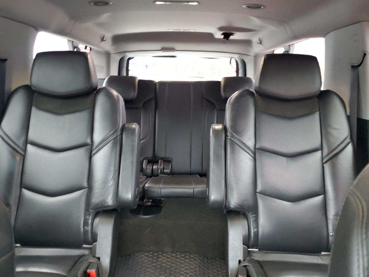 2018 Chevrolet Suburban - Image 10