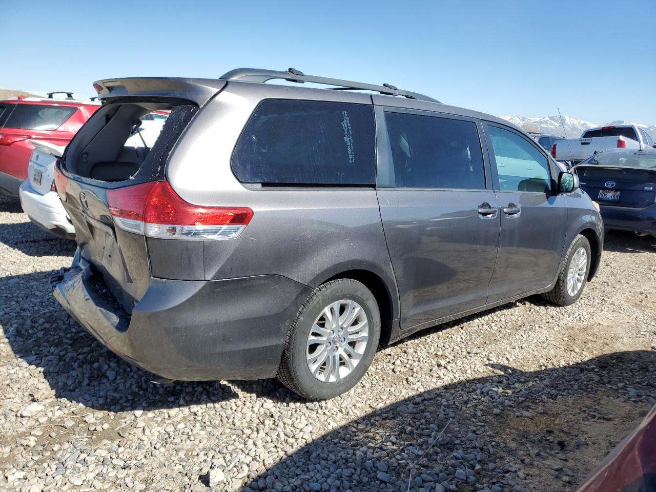 2011 Toyota Sienna - Image 3