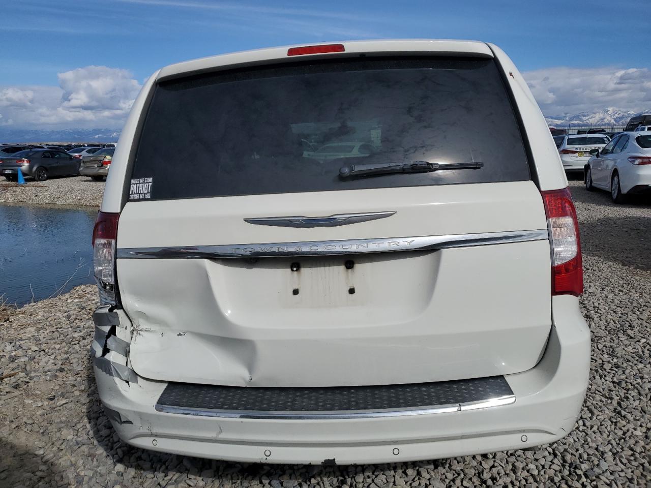 2011 Chrysler Town & Country - Image 6