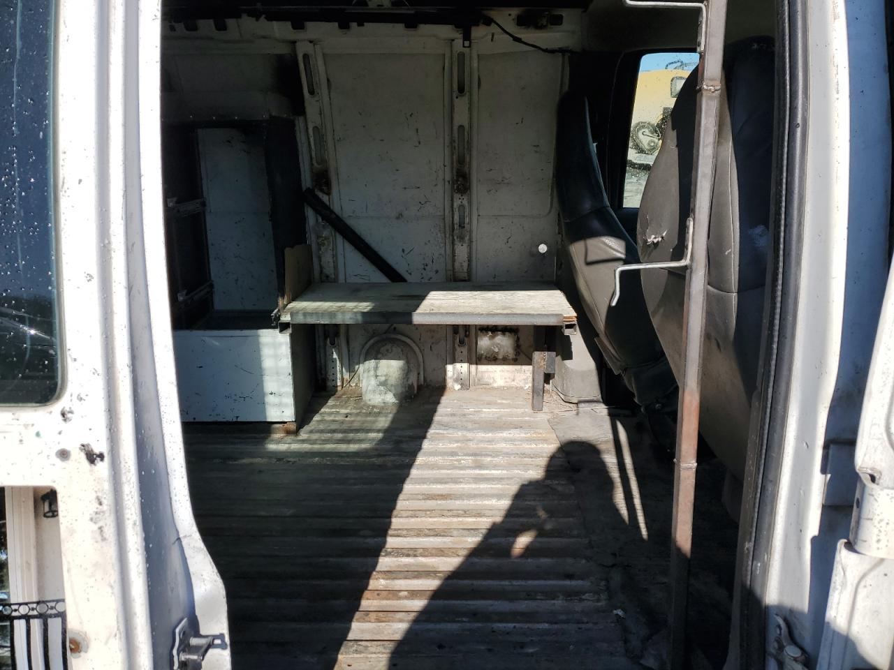 2006 Chevrolet Express - Image 10