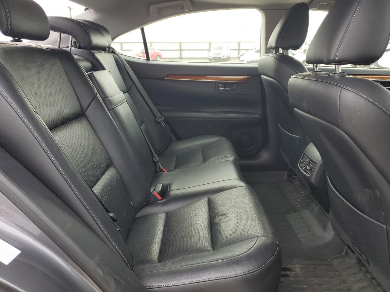 2015 Lexus ES - Image 9