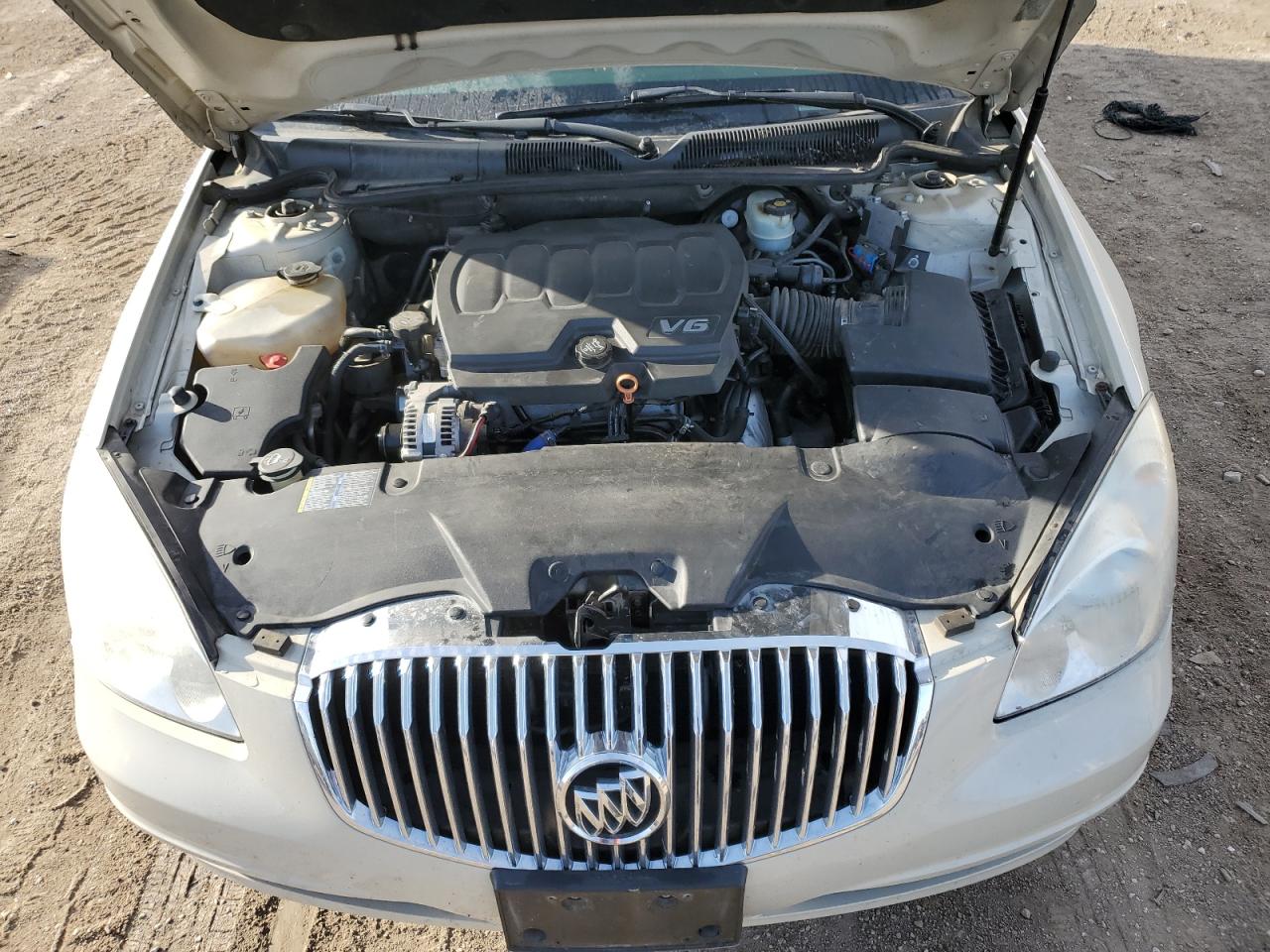 2010 Buick Lucerne - Image 11