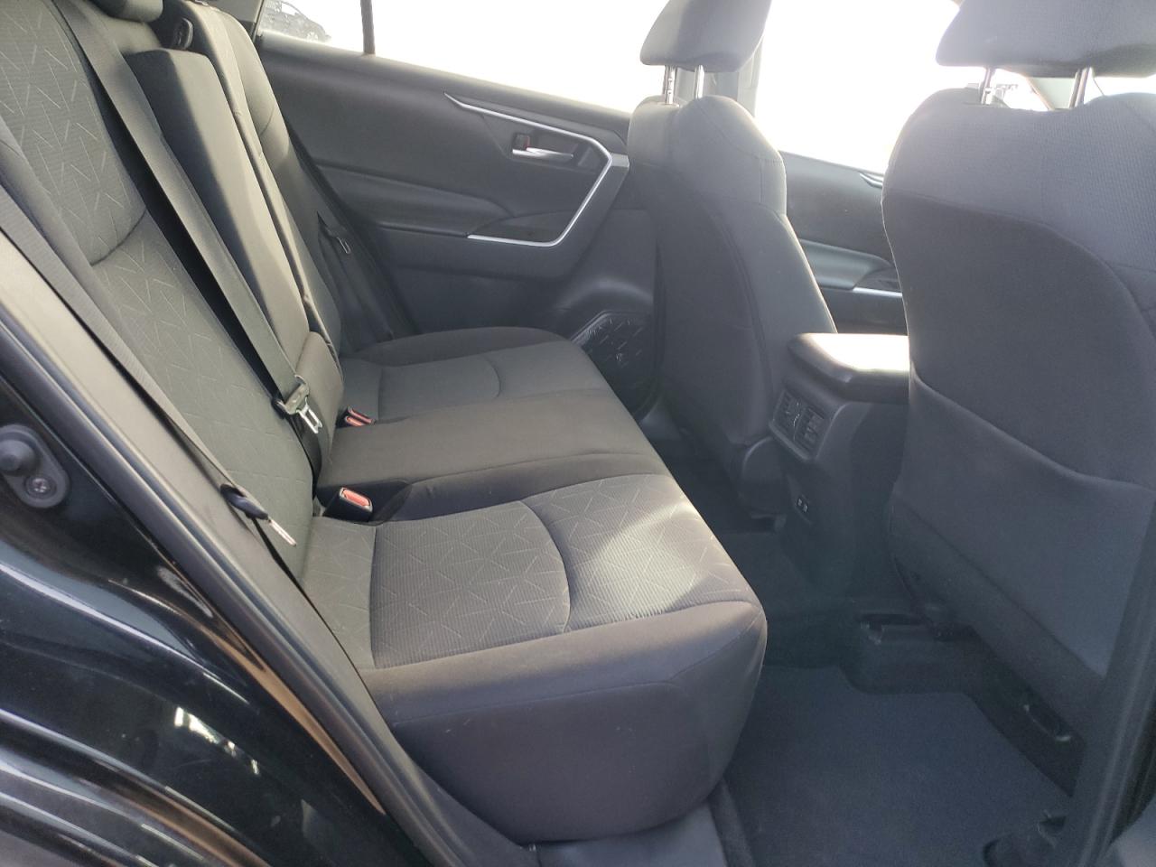 2019 Toyota RAV 4 - Image 12