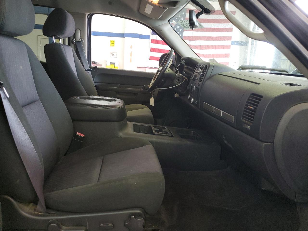 2011 Chevrolet Silverado - Image 7