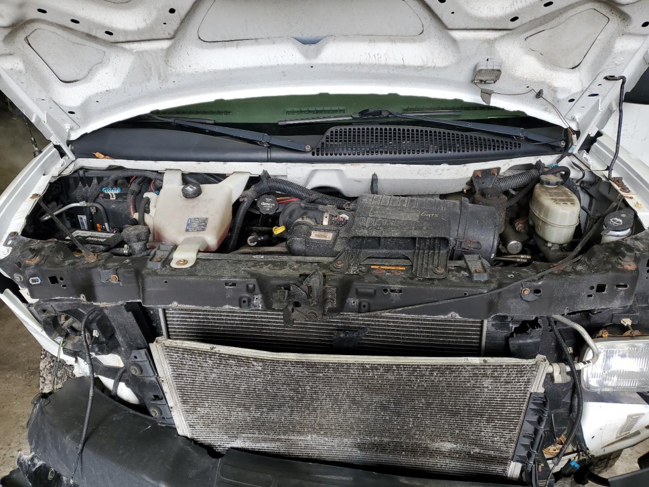 2014 Chevrolet Express - Image 12