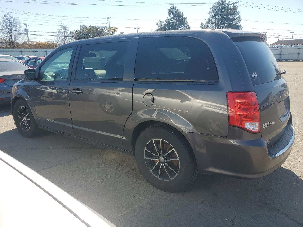 2019 Dodge Caravan - Image 2