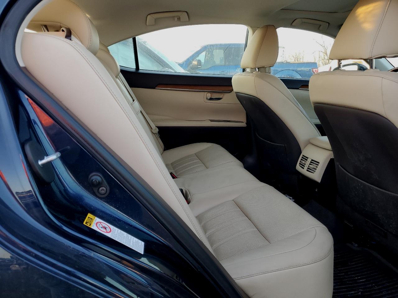 2016 Lexus ES - Image 10