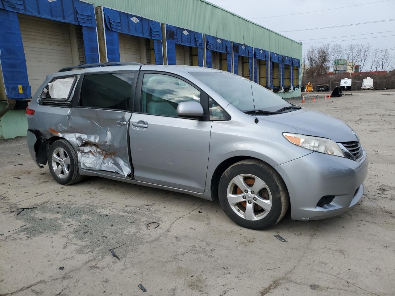 2014 Toyota Sienna - Image 4