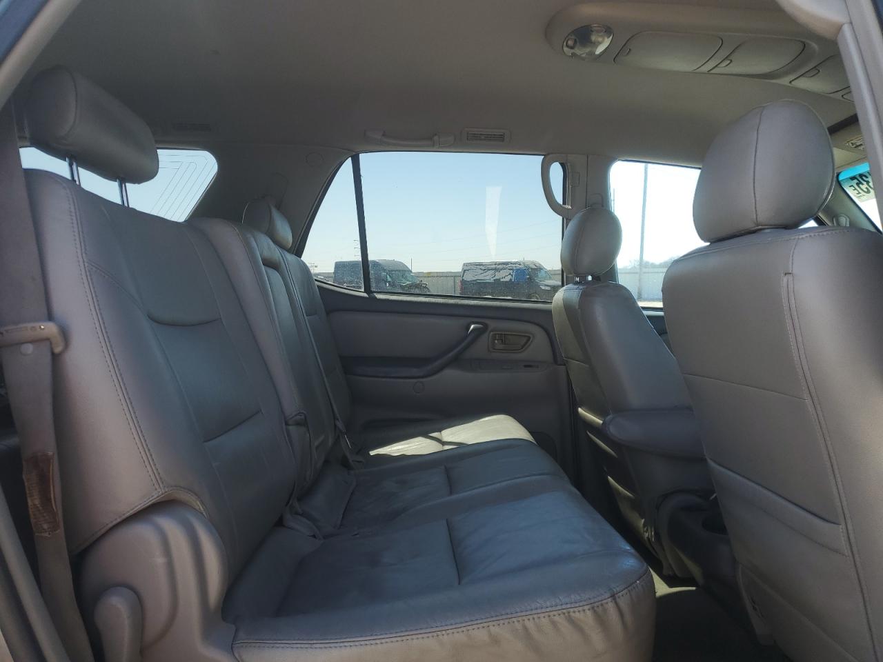 2005 Toyota Sequoia - Image 11