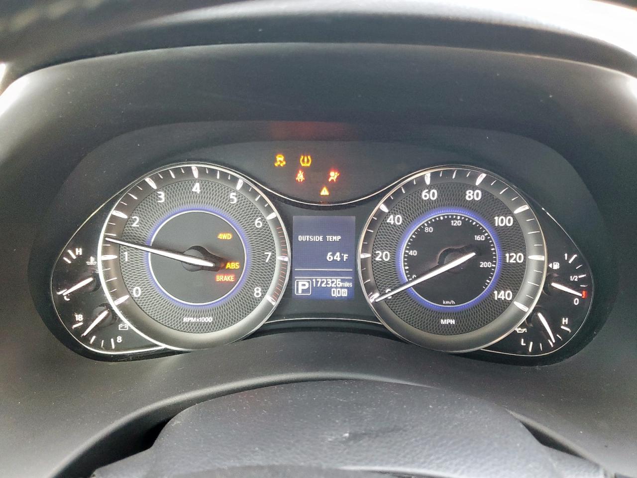 2015 Infiniti QX80 - Image 9
