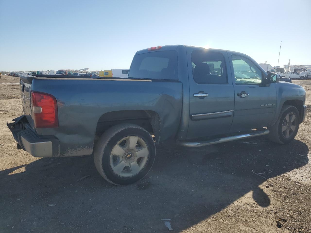 2009 Chevrolet Silverado - Image 3