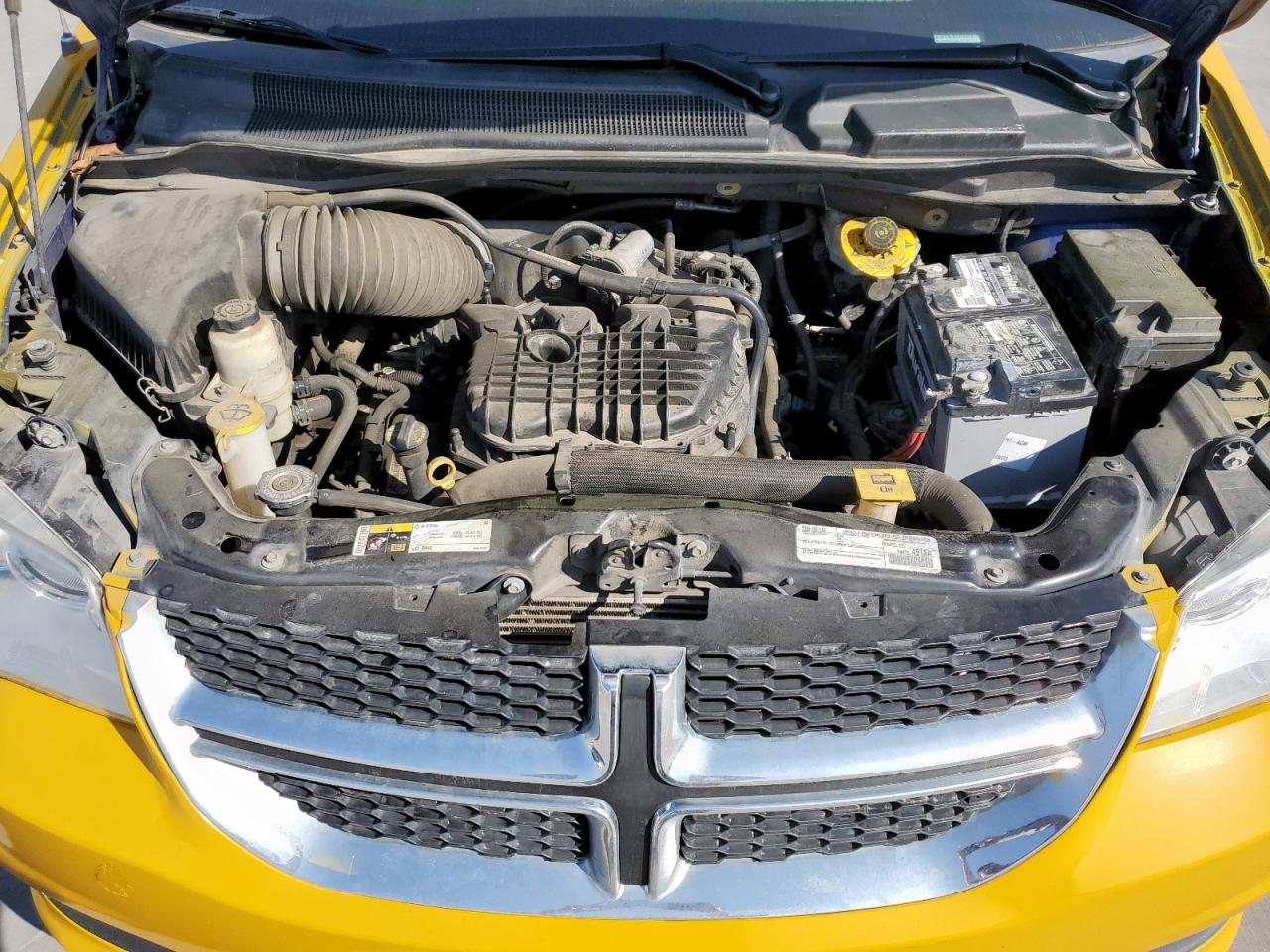 2020 Dodge Caravan - Image 12