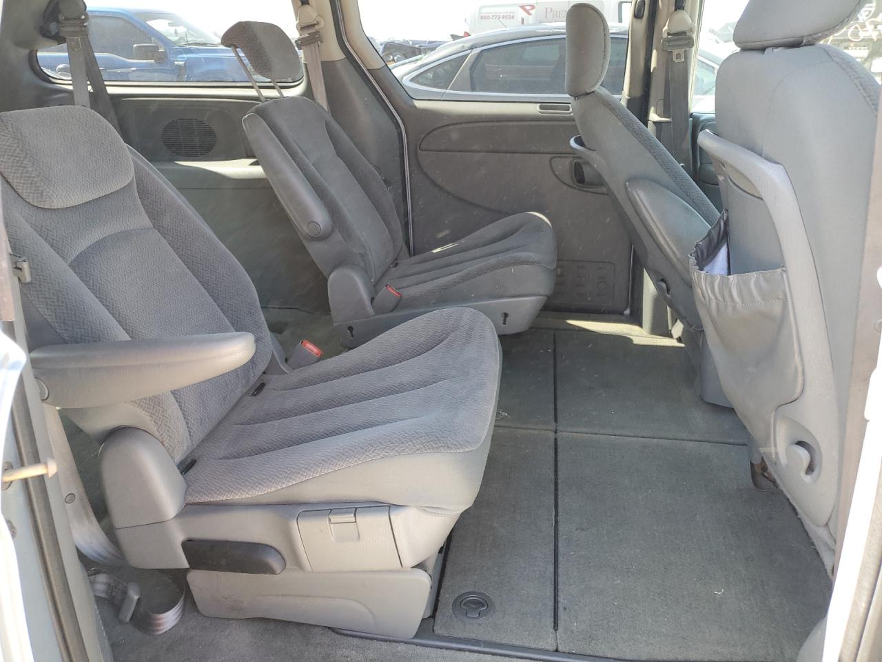 2005 Dodge Caravan - Image 11